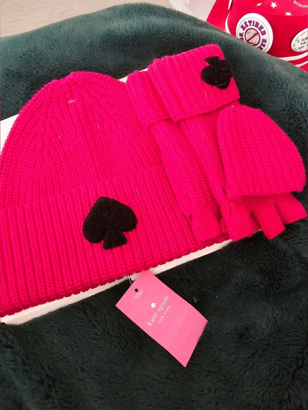 NWT Kate Spade New York Fuchsia Pink Chenille Spade Patch Beanie Hat Mitten Set
